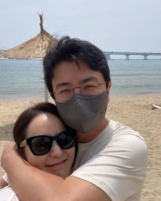 有名スター夫婦の妻、9年ぶり近況