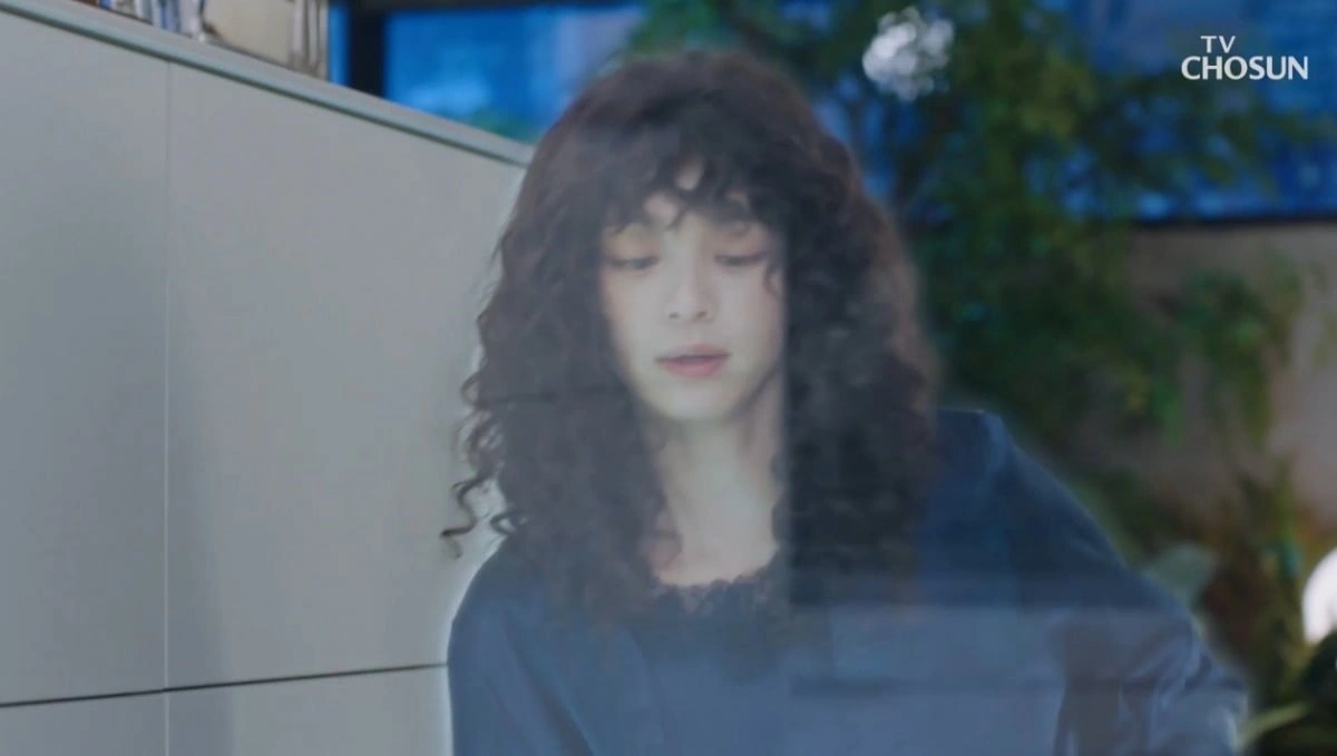 Korean Actress Baek Seo Ra Possessed in Bizarre Incident