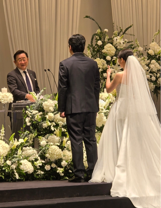 오마주 1살 연하와 결혼, 이홍렬 주례