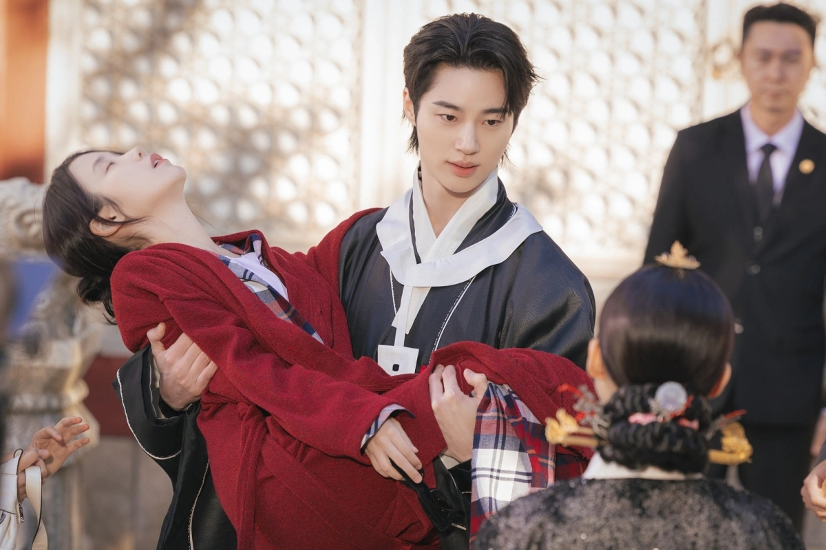 IU Lifted High by Byun Woo Seok