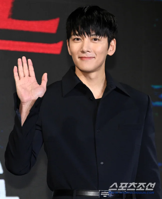 Ji Chang-wook's Character Controversy: Overseas Notebook Theft