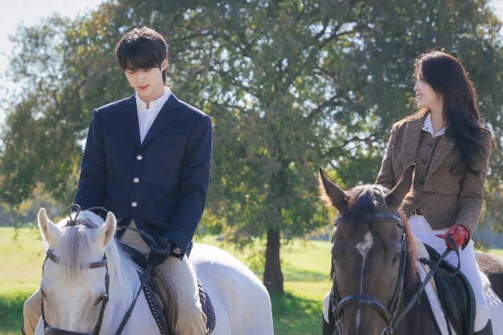 21st Century's Great Army Wife: 12 Episodes Cast