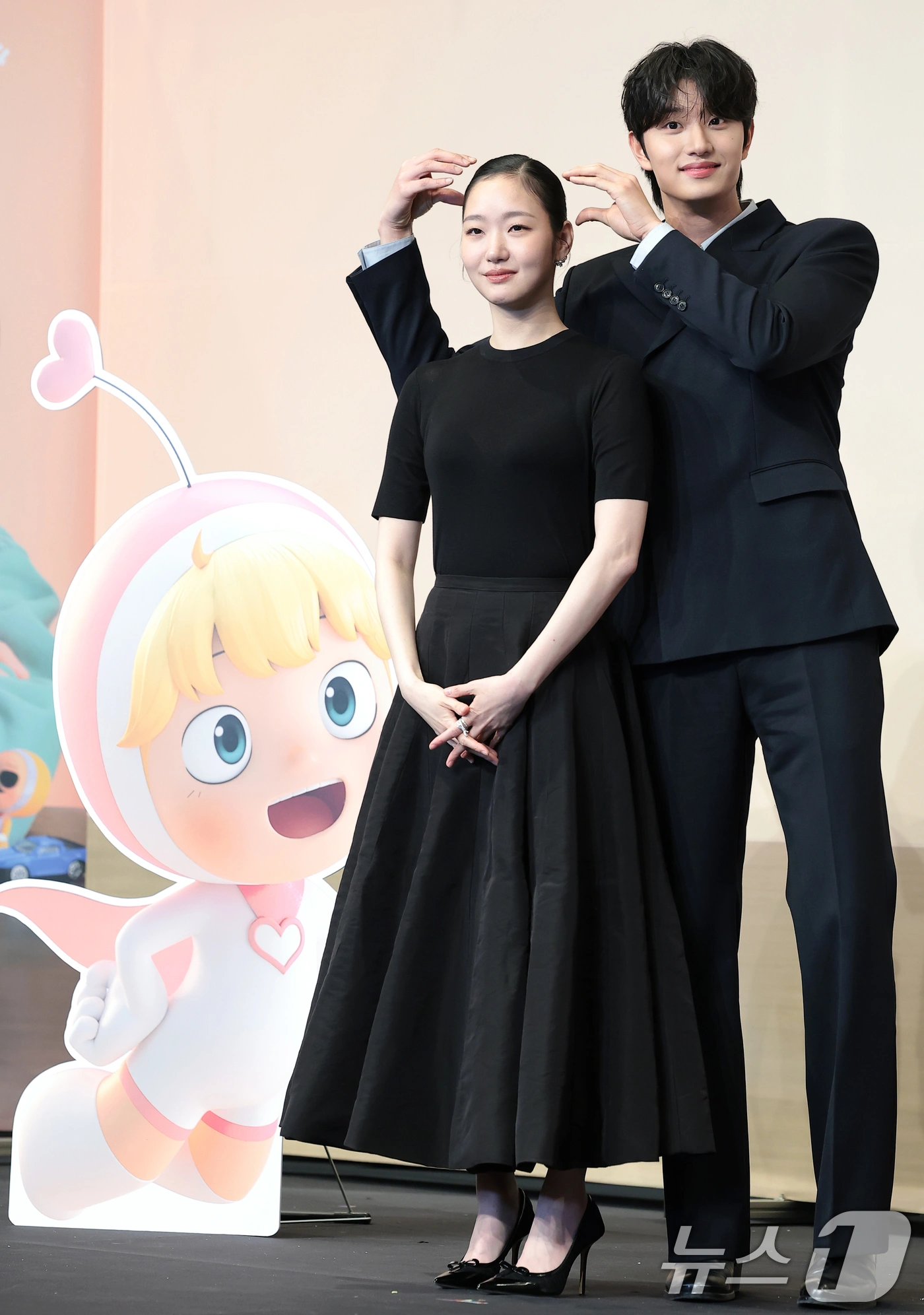 Yumi's Cells 3: Kim Go Eun, Kim Jae Won Romance Teased