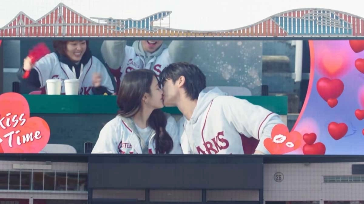 IU, Byun Woo-seok: Monarchy Abolished, Happy Ending