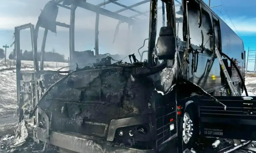 有名なコメディアンの車両火災事故