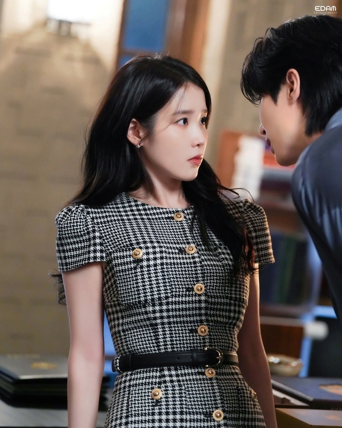 IU & Byeon Woo Seok's Heart-Fluttering Photo Goes Viral