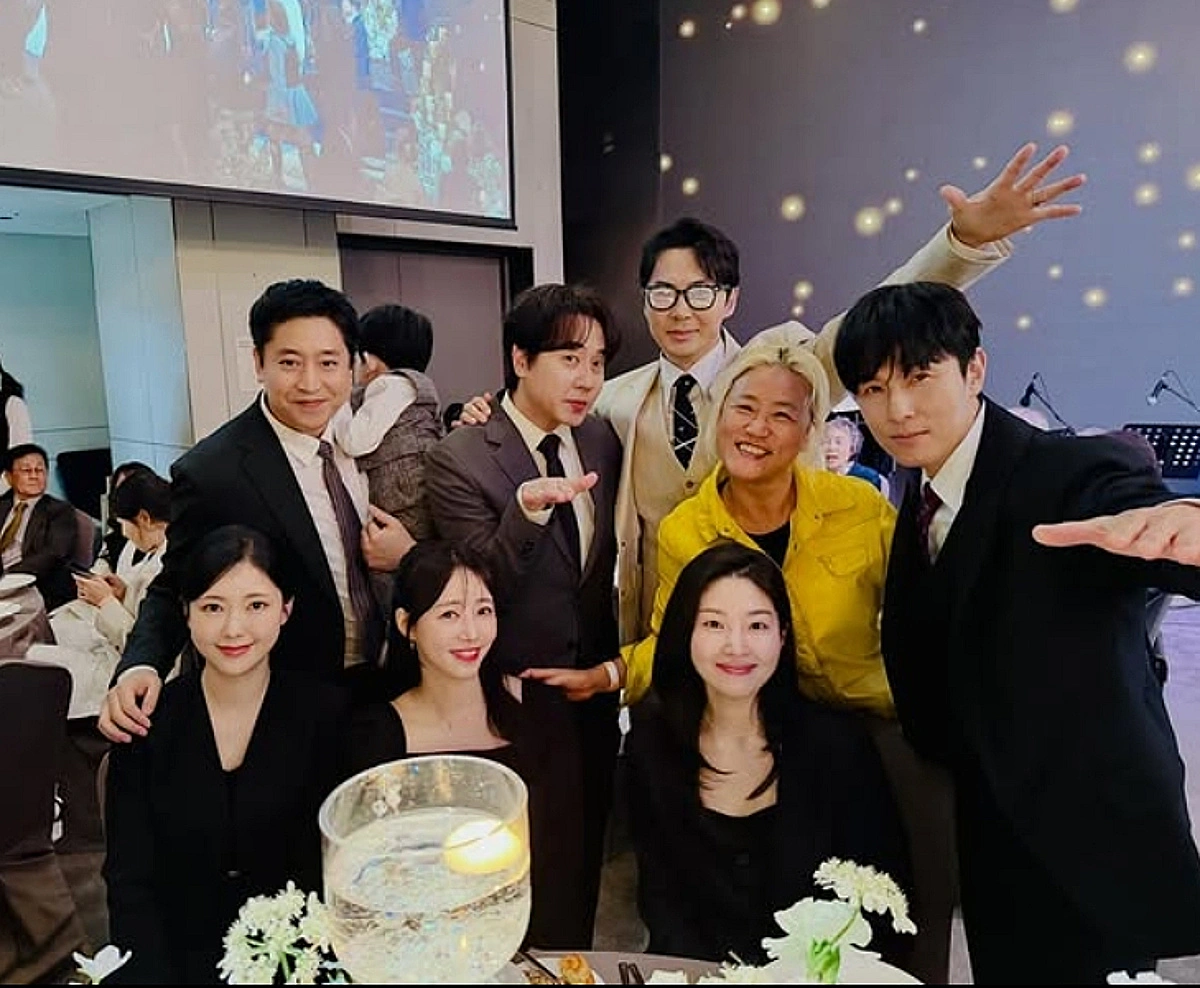 Shinhwa's Eric Attends Lee Minwoo's Wedding