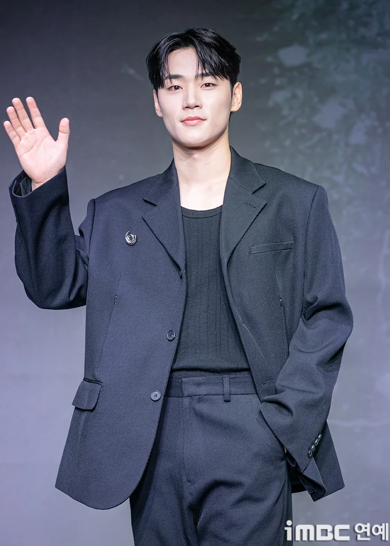 이민재, 안은진 동생 된다