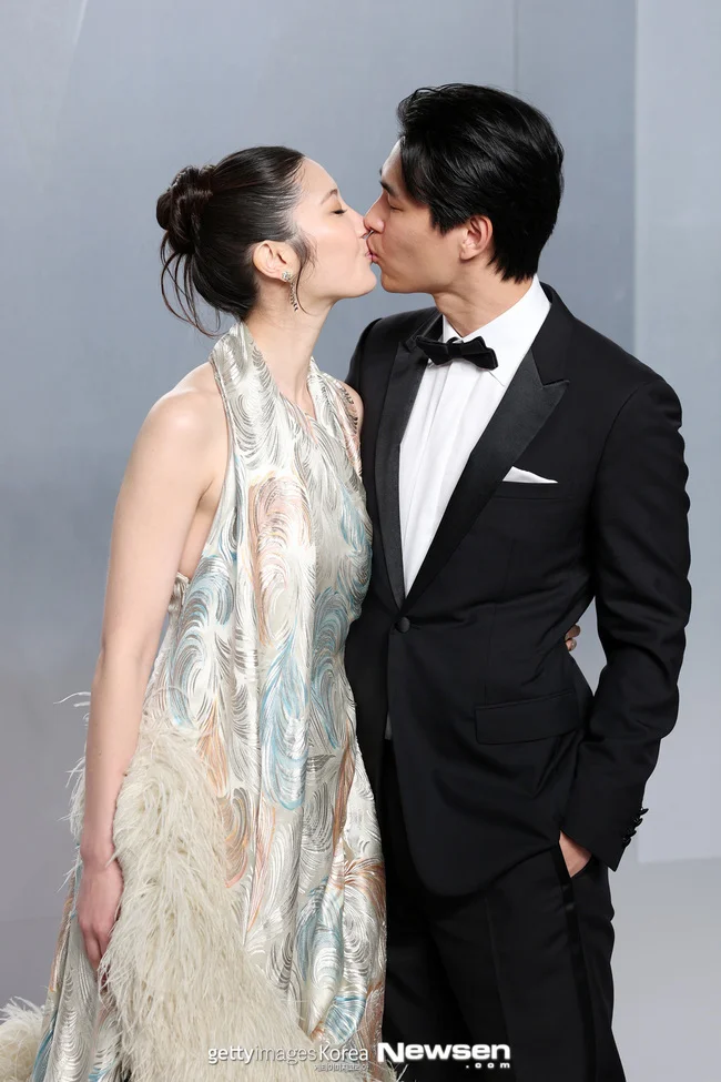 イ・ジェ♥サム・キム、アカデミー打ち上げキス