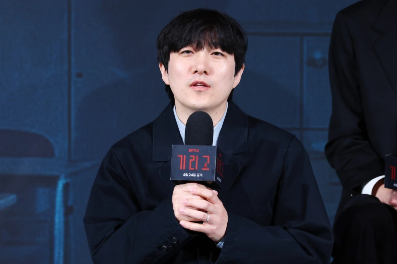 Lee Hyoje Reveals New Look