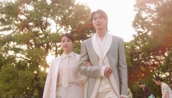 IU＆ピョン・ウソク主演ドラマ、視聴率二桁突破