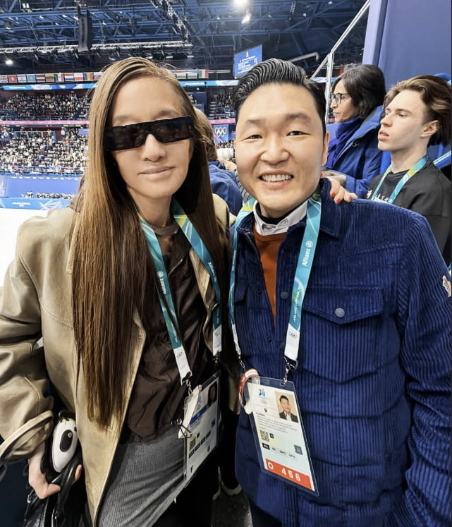 싸이, 77세 베라 왕과 투샷