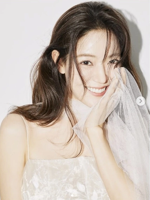 Chef Park Eunyoung's Wedding Photos with Doctor Fiancé