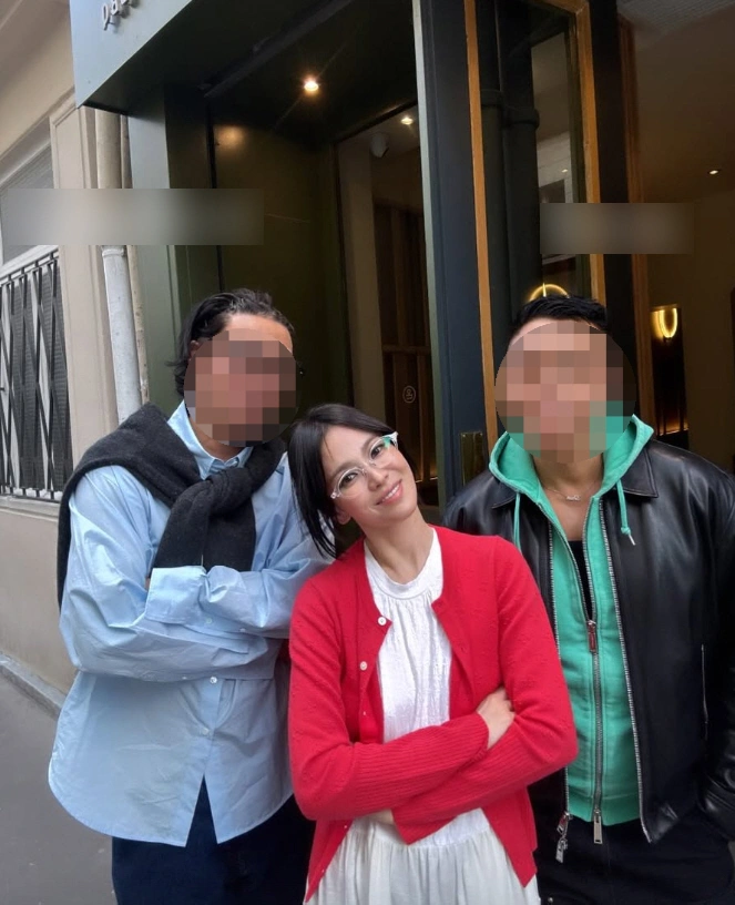 송혜교, 파리서 빛나는 미모