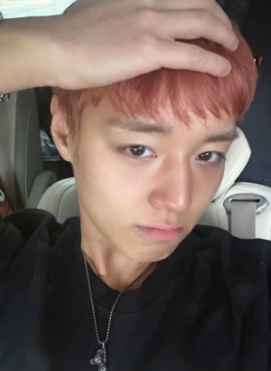 박지훈, 오렌지 머리 변신