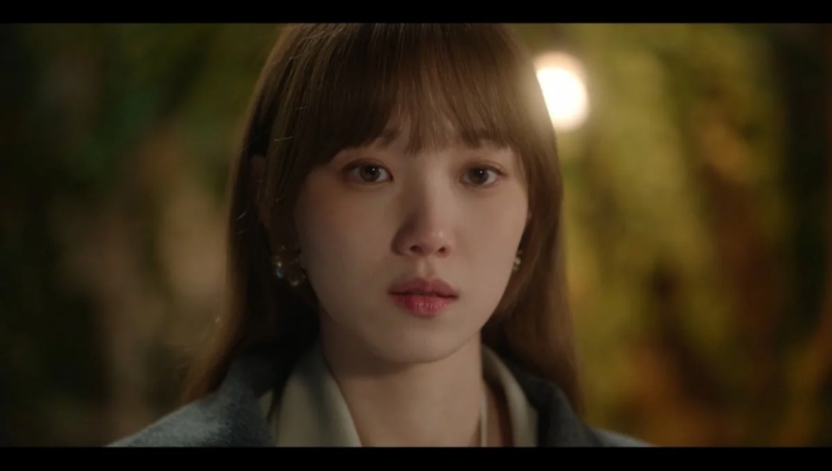 Lee Sung-kyung and Chae Jong-hyeop face a crisis due to a lie.