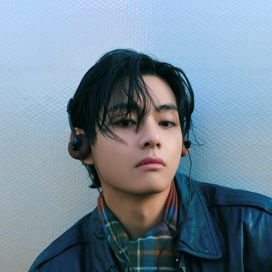 BTS V's "Christmas Tree" Hits 500 Million Streams