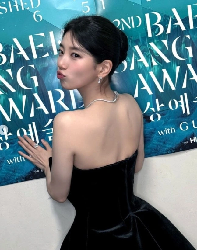 Suzy's Baeksang Arts Awards Icon Selfie