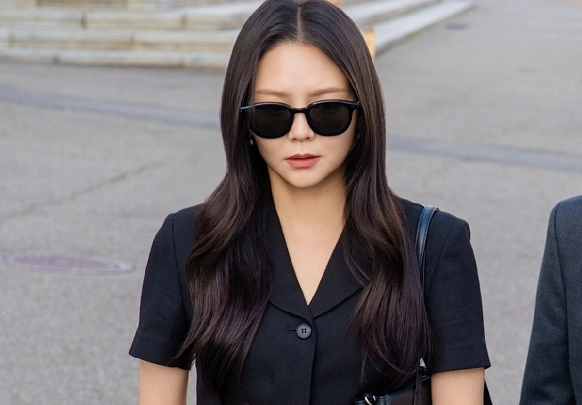 Korean Actress Esom Quits Big Law Firm