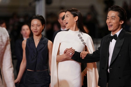 Jun Ji-hyun Dazzles in White Gown at Cannes