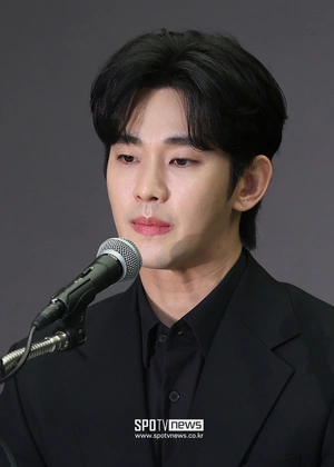 Kim Soo Hyun's Gaunt Face in Seongsu Sparks Concern