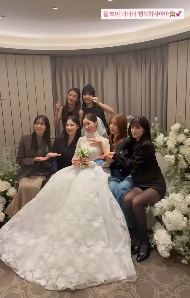 Apink's Bomi Wedding: Former Member Hong Yookyung Attends