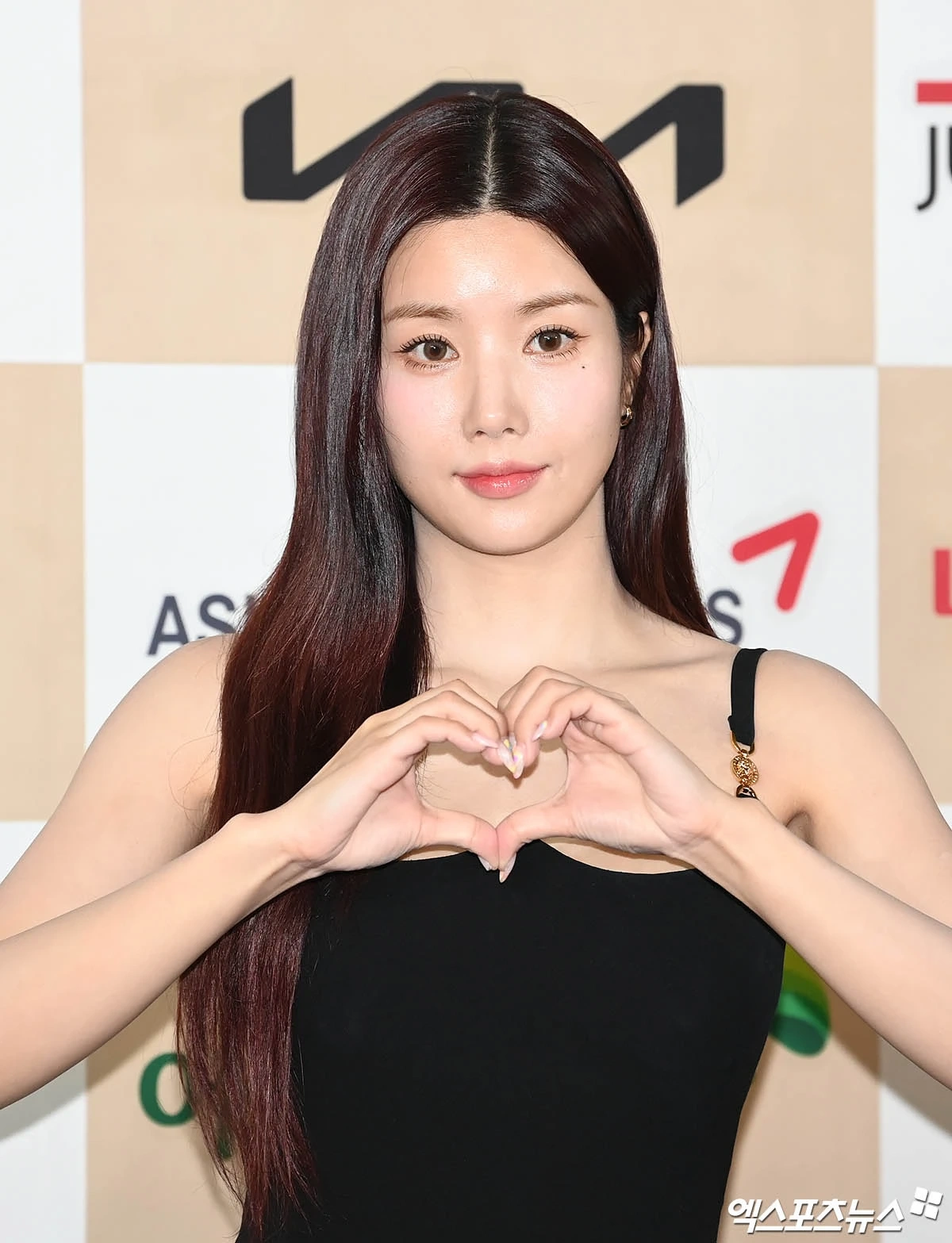 권은비, RBW 전속계약 체결