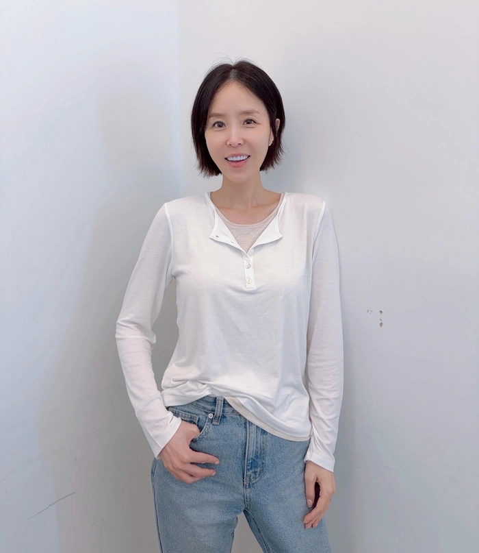 Shin Ji Debuts Bob Cut After Marrying 7-Years-Younger Moon Won