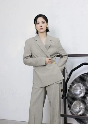 Song Hye Kyo's elegant beauty in new MISSHA photoshoot