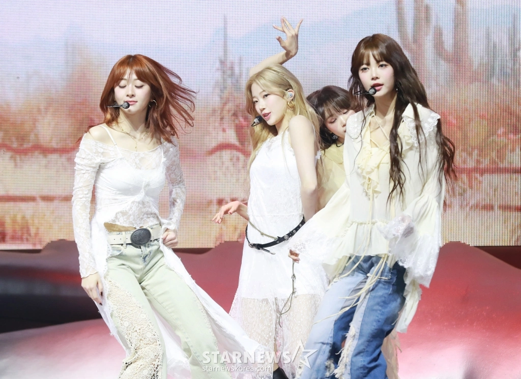 르세라핌, 눈길 사로잡는 무대