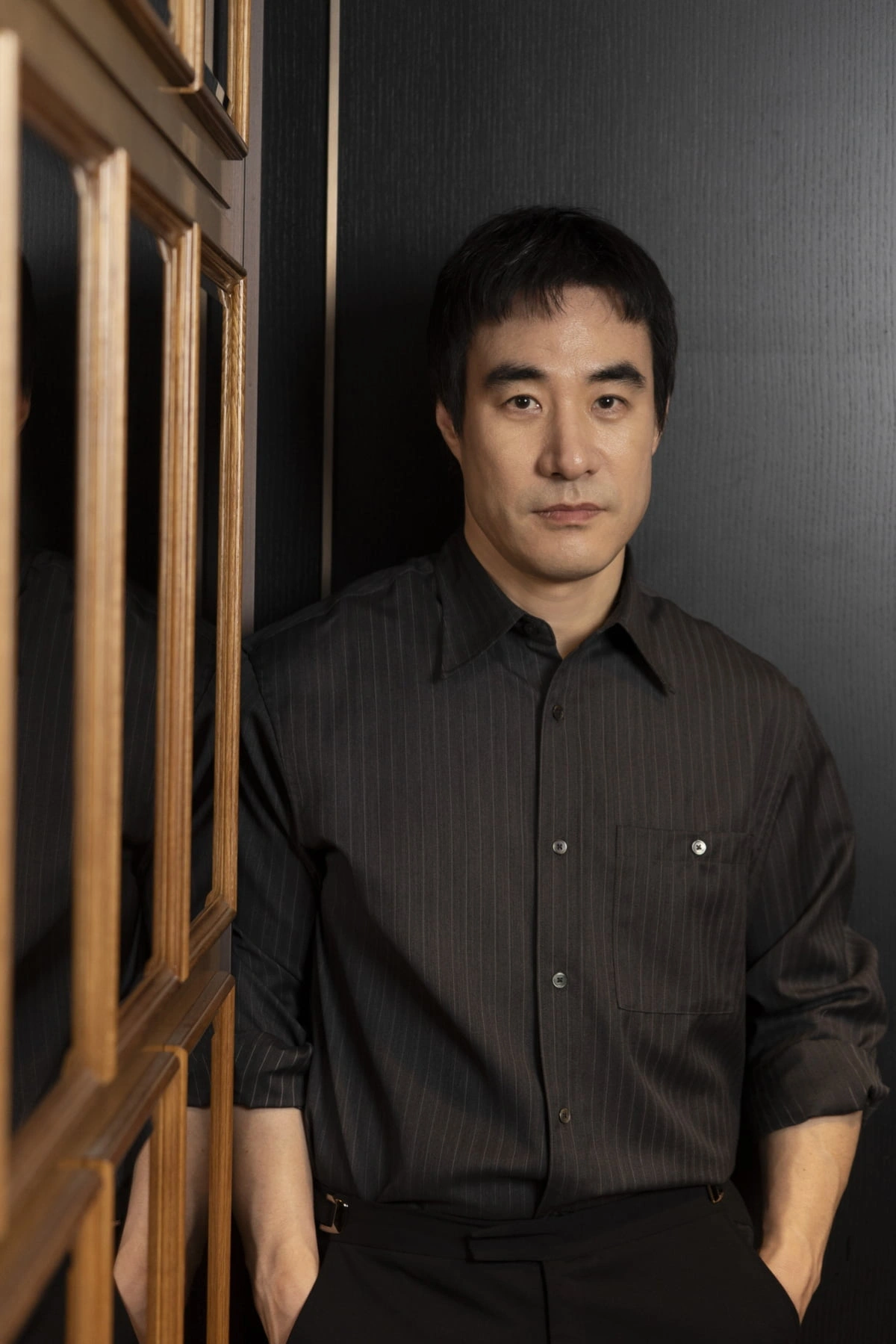 Bae Seongwoo Blackouts for 2 Seconds on Set