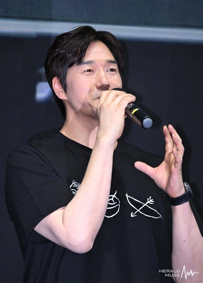 Yoo Ji-tae Celebrates 'Oldboy' 15 Million Views
