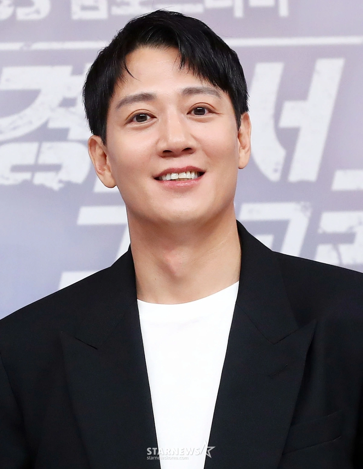 Kim Rae Won vs. Park Hoon: Baseball Manager Showdown