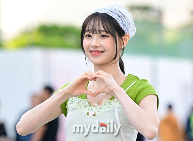 K-pop Star Chuu Throws First Pitch at Hanwha Baseball Game