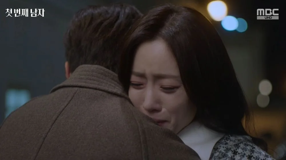 Ham Eun-jung confesses her identity to Yoon Seon-woo.