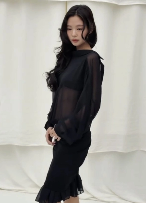 제니, 265만 원 언더붑 패션