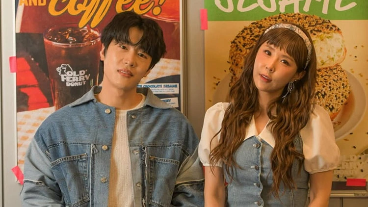 Shin Ji Marries 7 Years Younger Moon Won