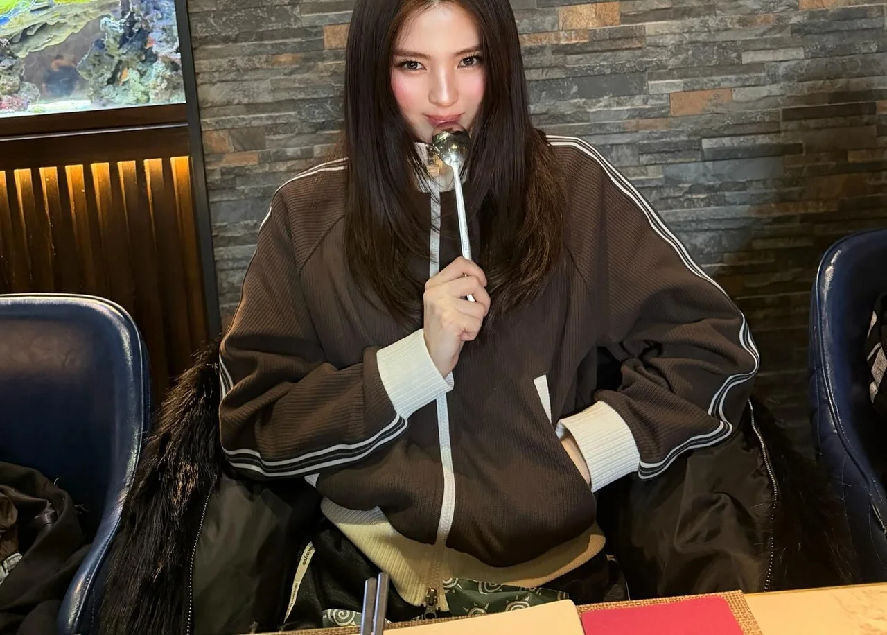 한소희, 소두와 각선미 돋보여