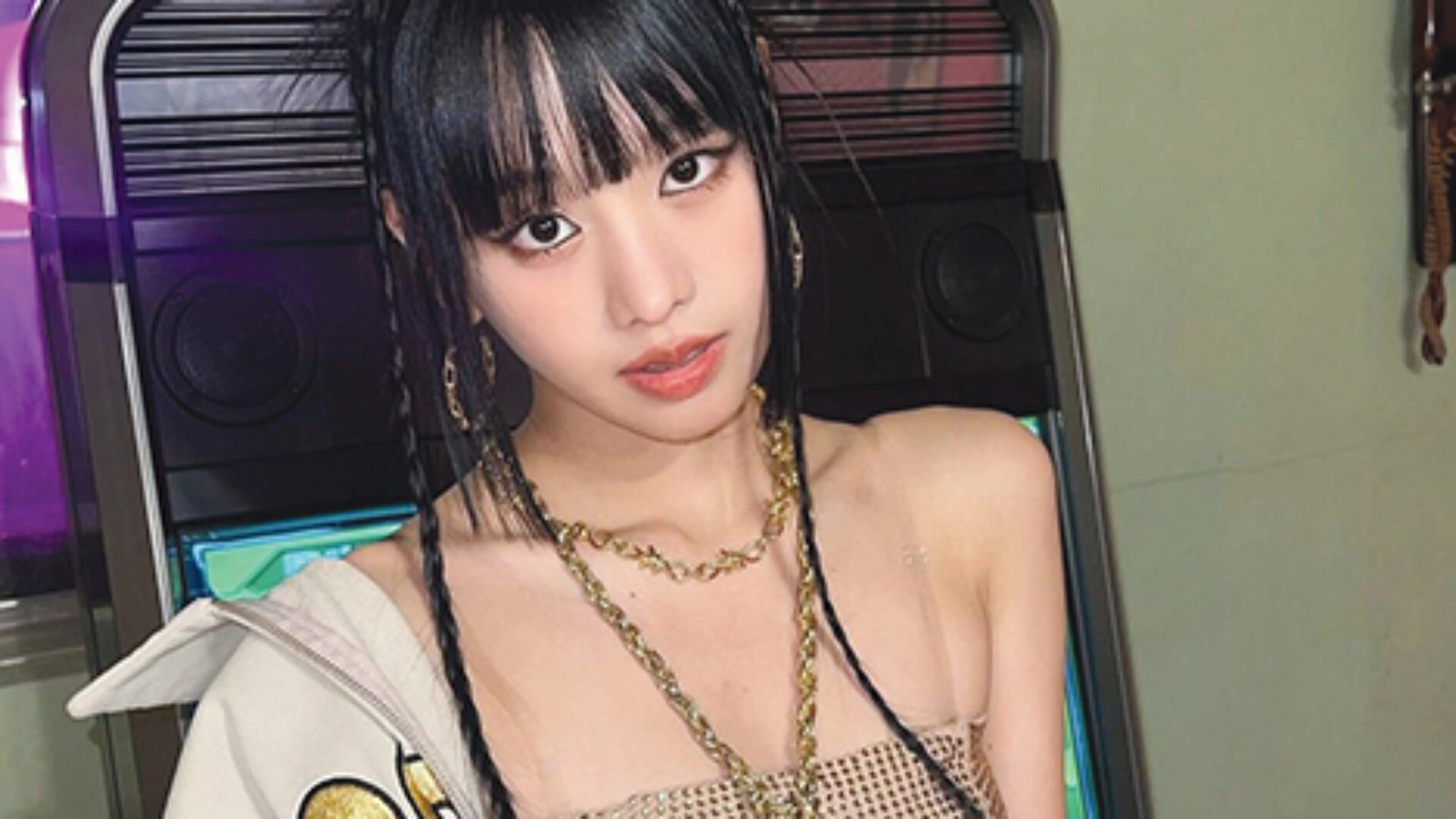 IVE Jang Wonyoung's See-Through Bangs Trend