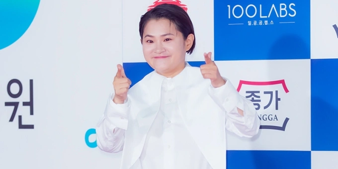 Kim Shin Young Joins Knowing Bros as First Female Member?