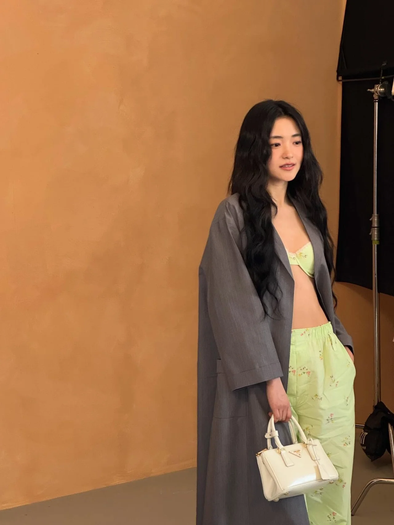 김태리, 밀라노 파격 브라톱