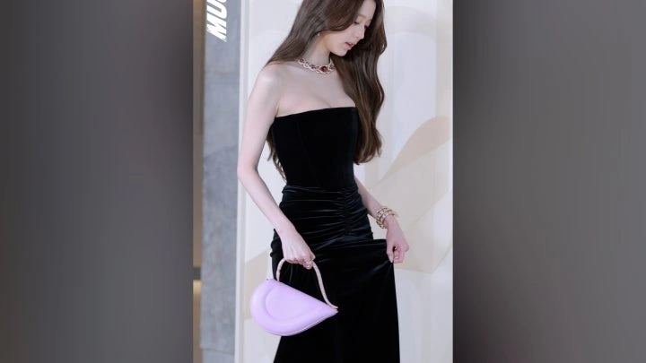 장원영, 반전 볼륨감 워너비