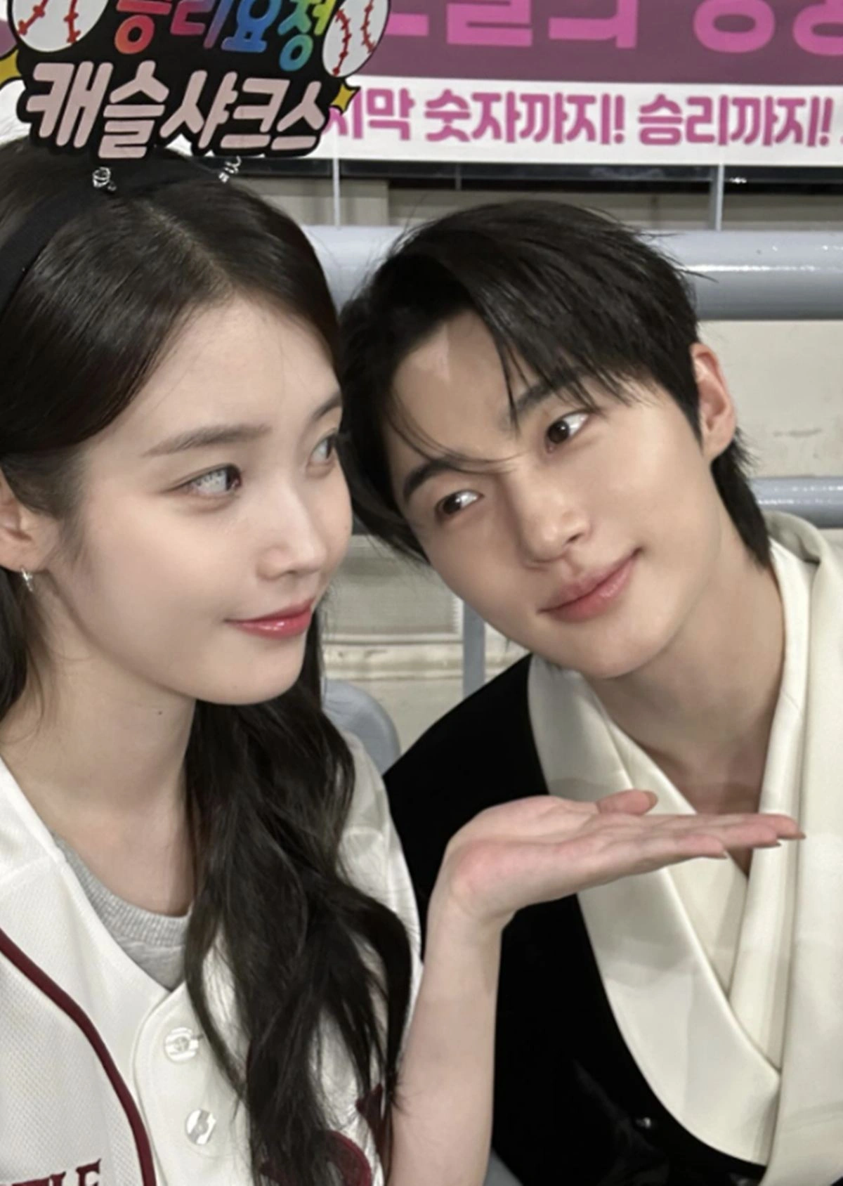 아이유 변우석, 완벽 케미 눈길