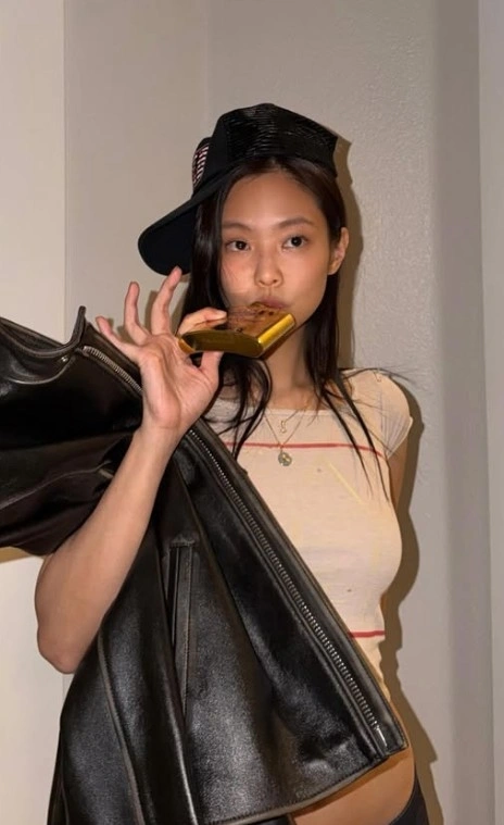 Jennie Coachella Fashion Review: What's the Buzz?