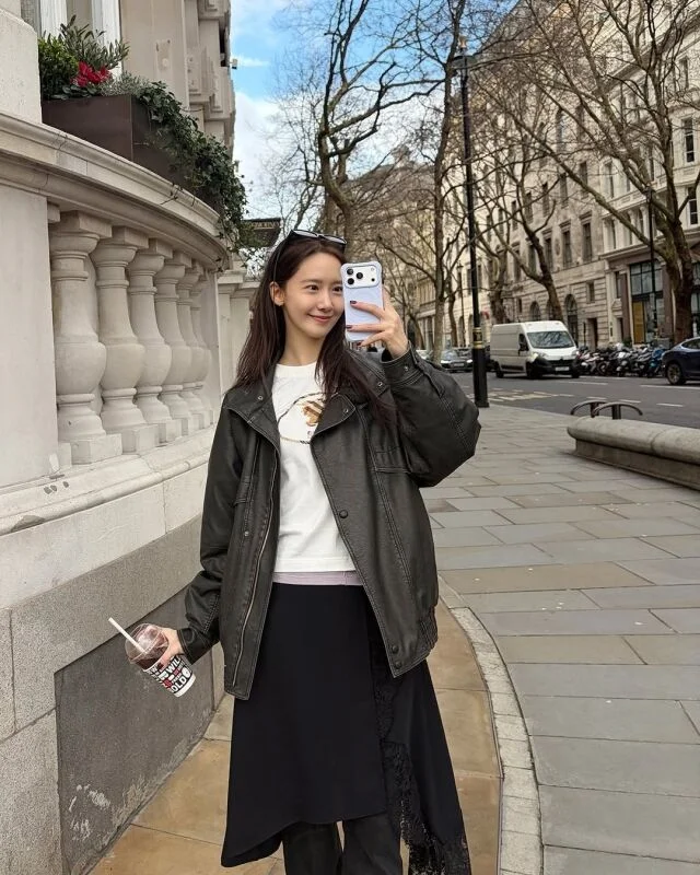 Girls' Generation's Yoona, London Walking Look