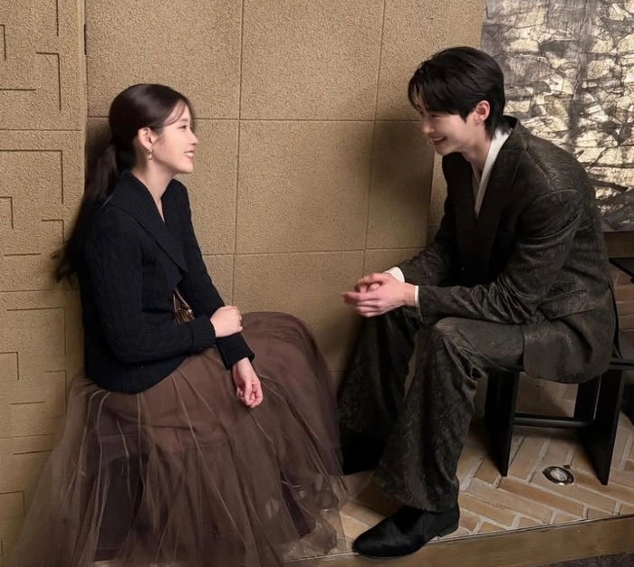 IUとピョン・ウソク、ときめくツーショット
