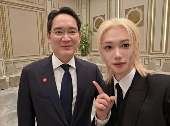 Lee Jae-yong & Felix Share Smiles at Cheong Wa Dae Lunch