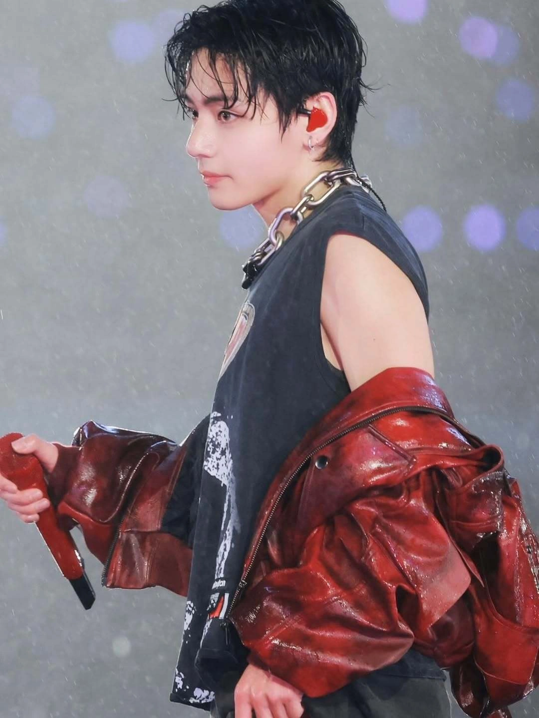 BTS V Dominates TikTok & Instagram Influencer Rankings