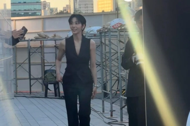 Seol In Ah: Suit Style Meets Boyish Charm