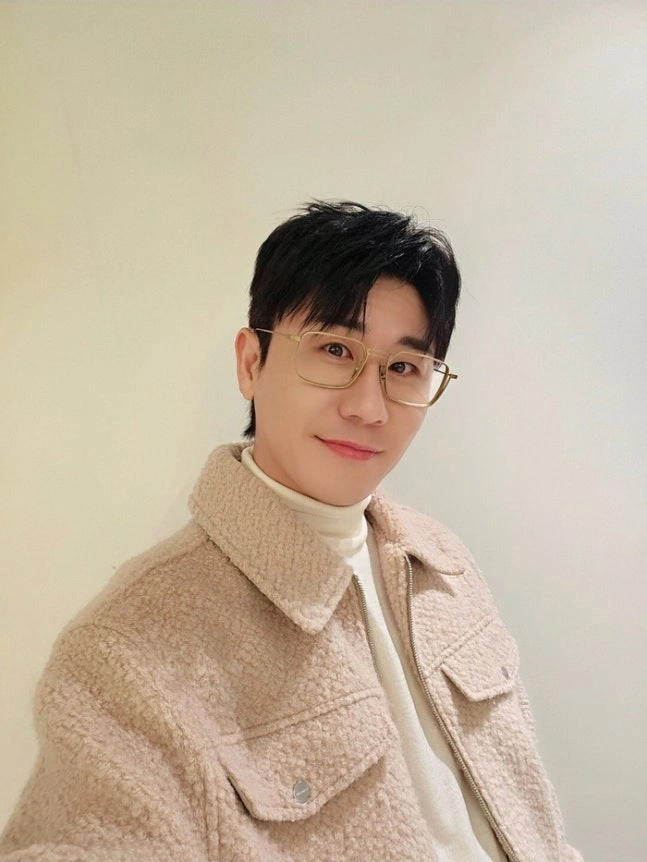 K-Trot Star Lim Young-woong Supports 6-Year Friend Young Tak